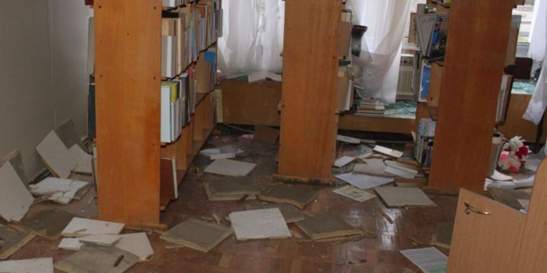 В Україні стартував збір книг для зруйнованих росіянами бібліотек Херсонщини