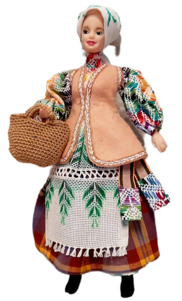 Майстриня із Вінничини власноруч створила понад 1,3 тисячі ляльок (фото)