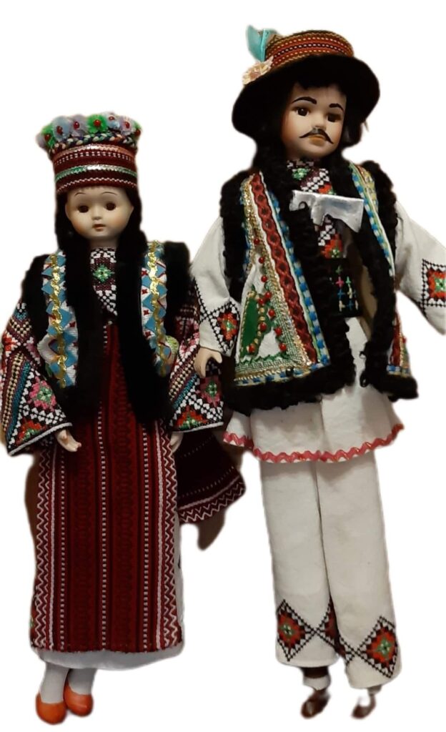 Майстриня із Вінничини власноруч створила понад 1,3 тисячі ляльок (фото)