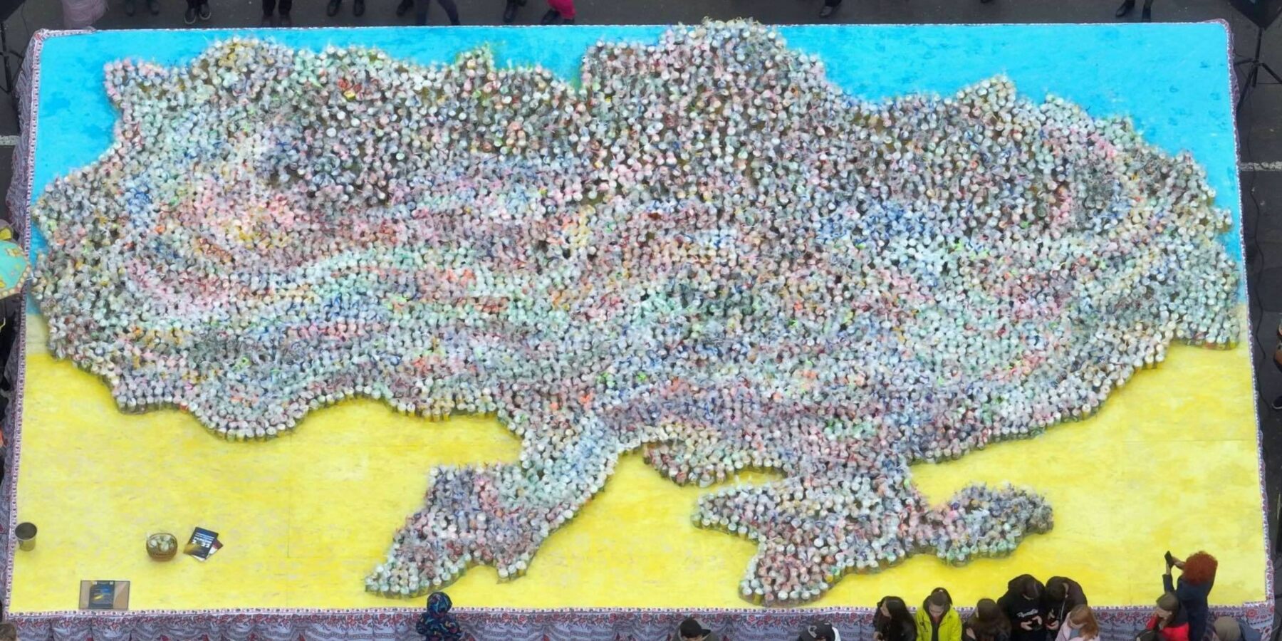 На Одещині створили найбільшу мапу України із великодніх пасок (фото)