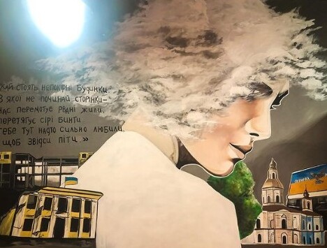 Стріт-арт художник прикрашає будівлі Охтирки партріотичними малюнками (фото)