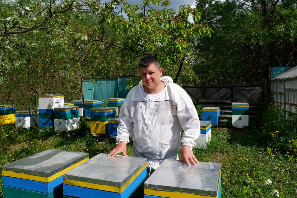 Пасічник із Харкова налагодив виробництво крем-меду