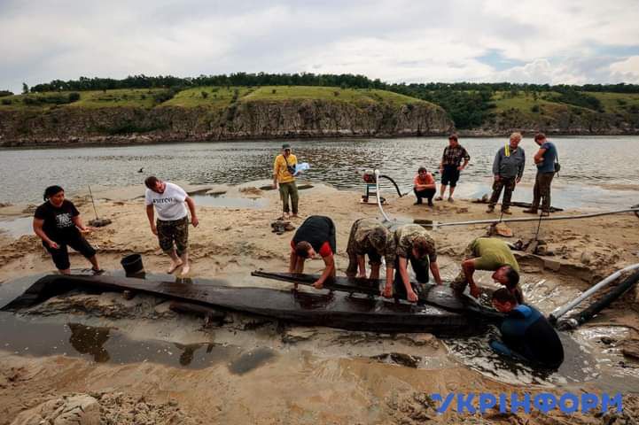 У Запоріжжі виявили дерев'яний човен, вік якого сягає понад 1000 років