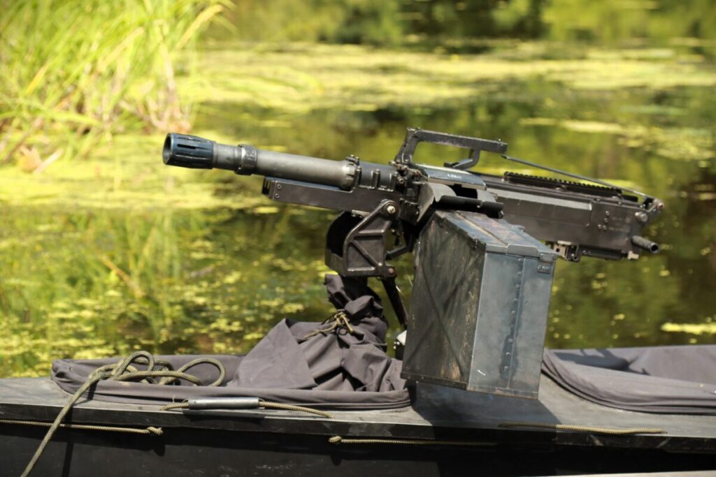 На Київщині провели випробування бойового каяка, оснащеного гранатометом