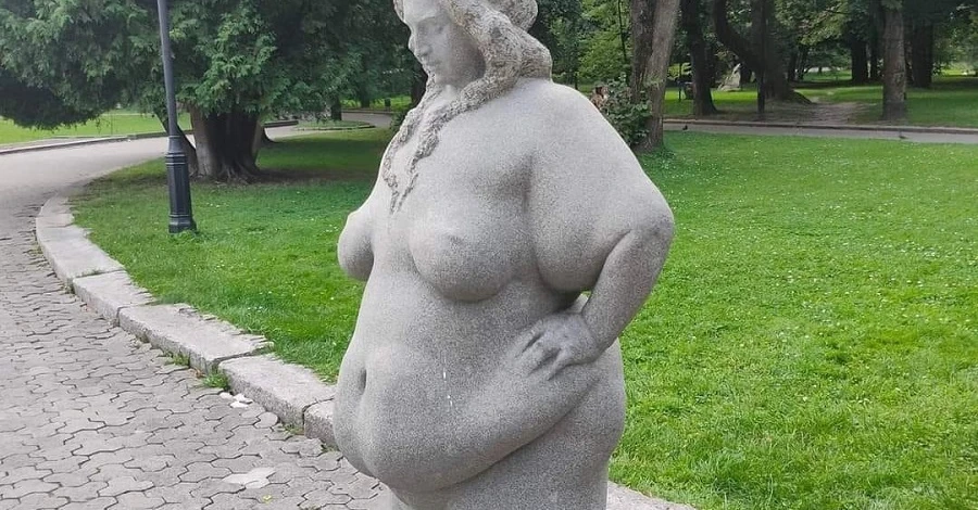 У Львові встановили скульптуру бодіпозитивної жінки