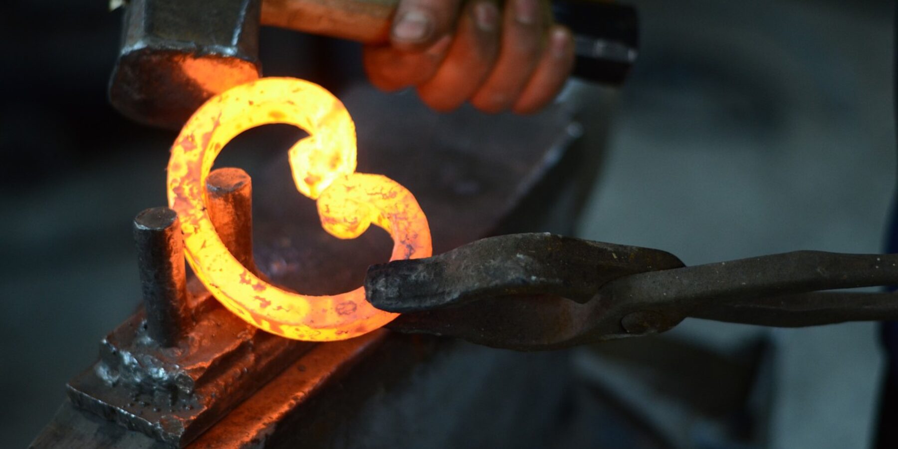 Ковані елементи в інтер’єрі: де та що купити