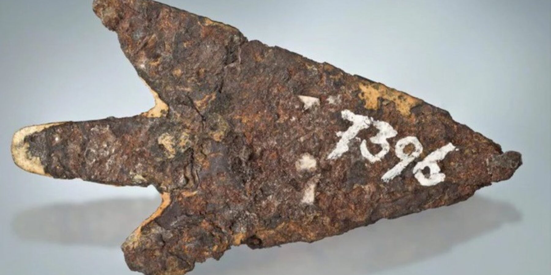 У Швейцарії знайшли наконечник стріли бронзового віку, вирізьблений із метеорита