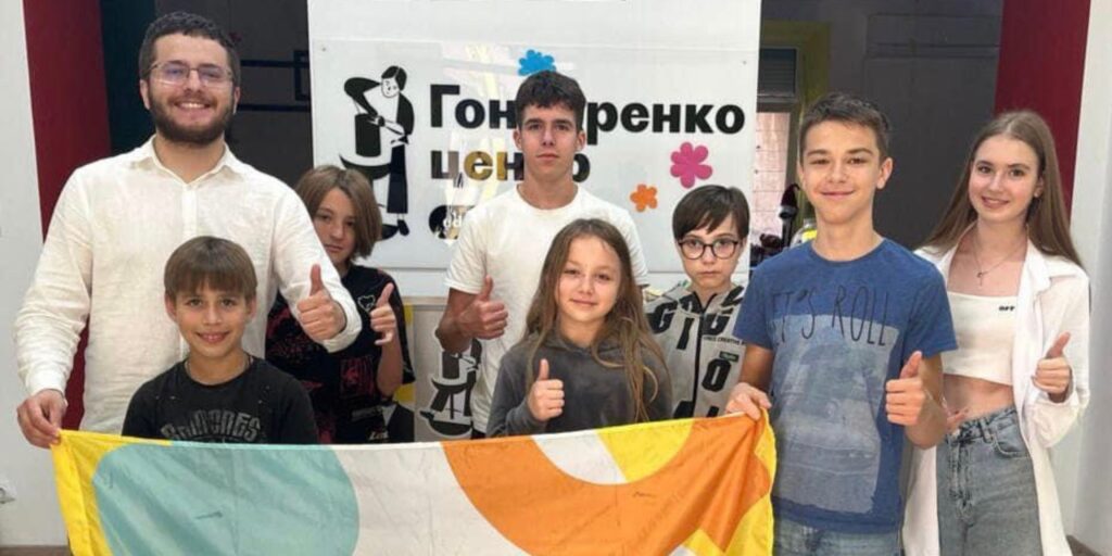 В Івано-Франківську волонтери адаптують підлітків-переселенців