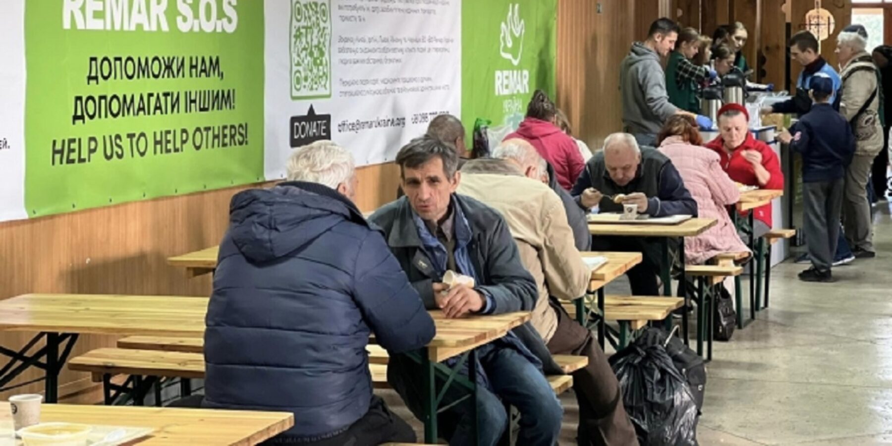 В Ірпені створили безкоштовну їдальню для переселенців та людей похилого віку