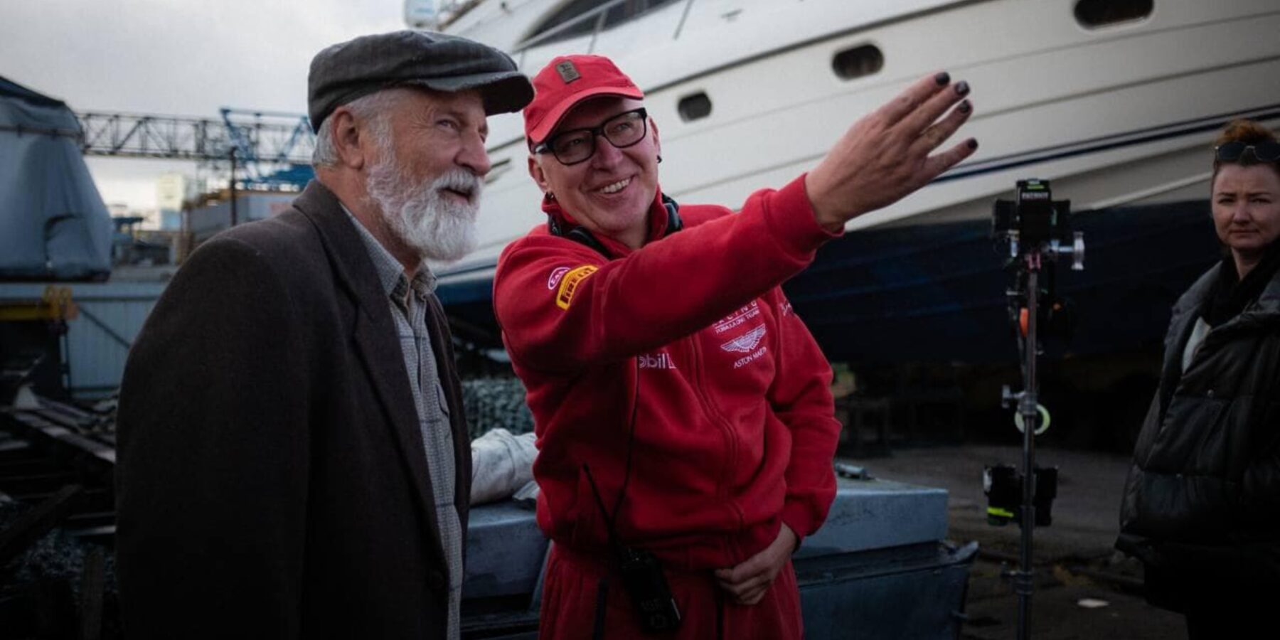 В Україні завершили зйомки комедії про діда, який будує ракету для удару по москві