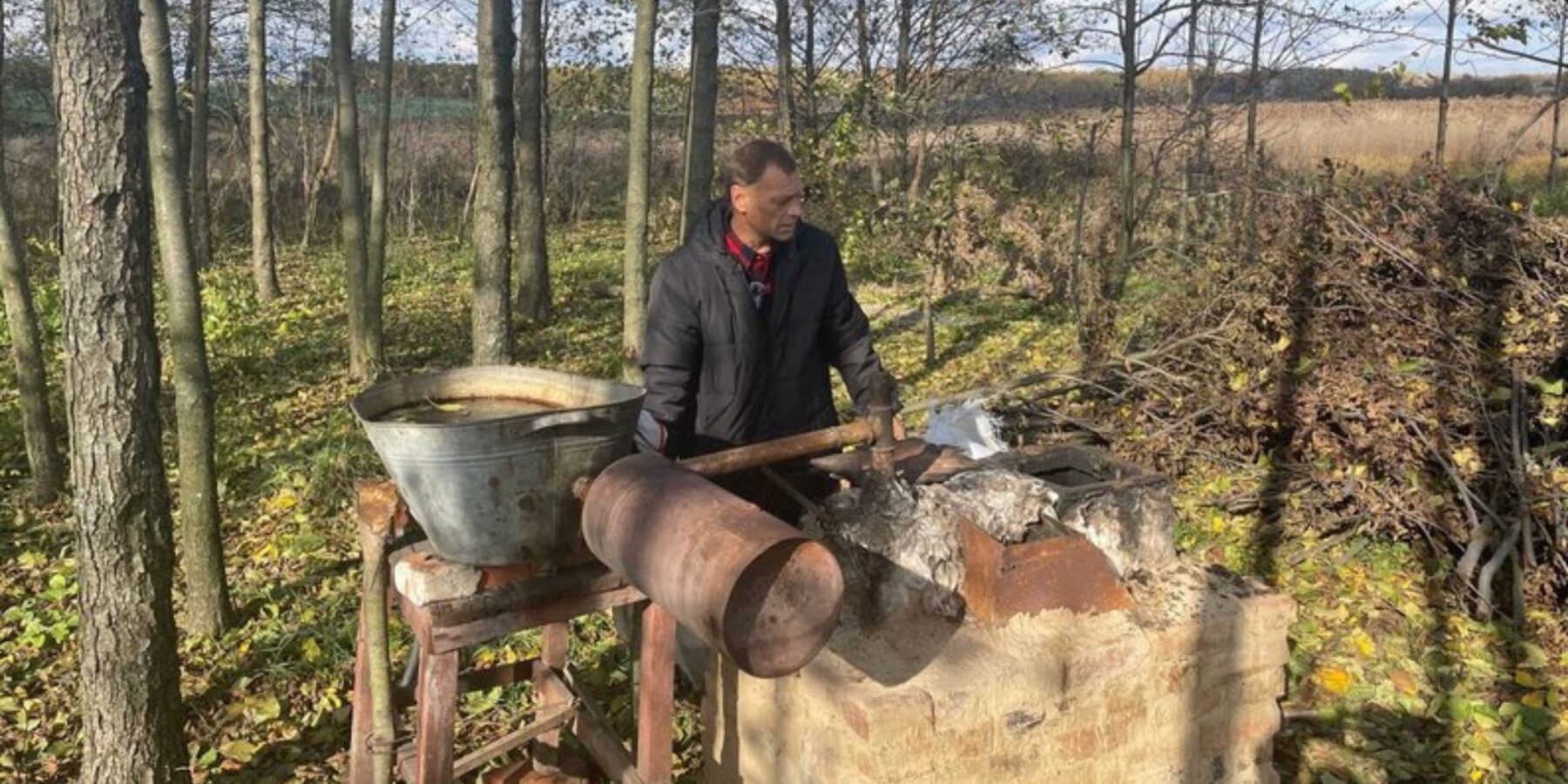 Мешканець Сумщини налагодив виробництво бензину з пластику