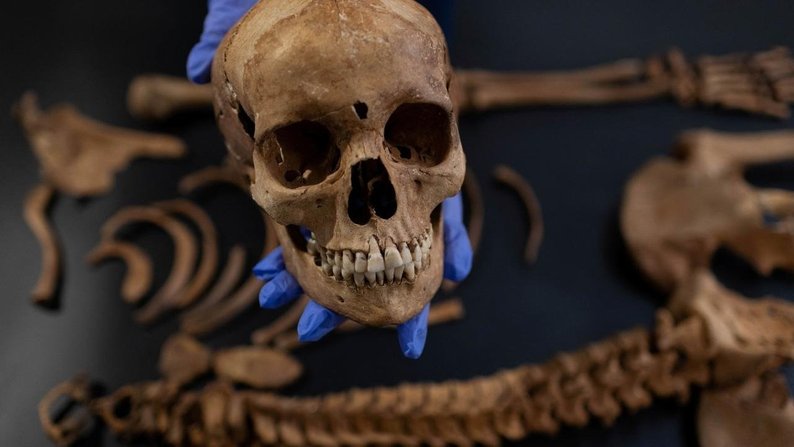 У Польщі археологи знайшли 400-літнє поховання вампірів, прикутих до труни