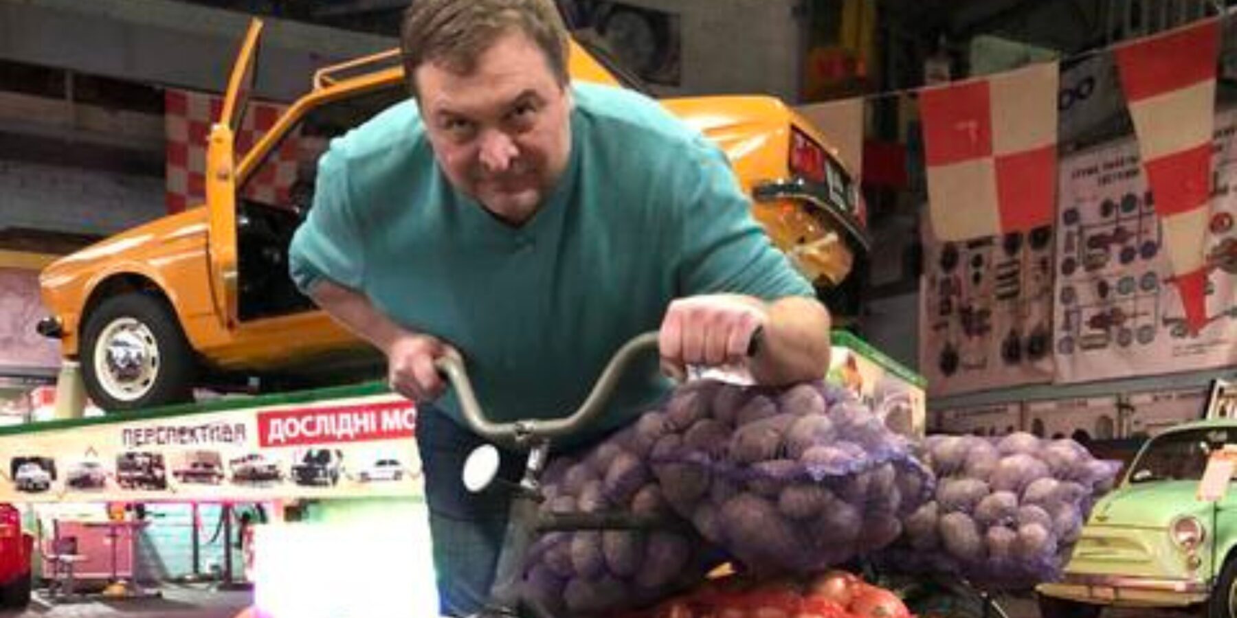 У Дніпрі встановили рекорд, перевізши на велосипеді «Україна» чотири мішки картоплі