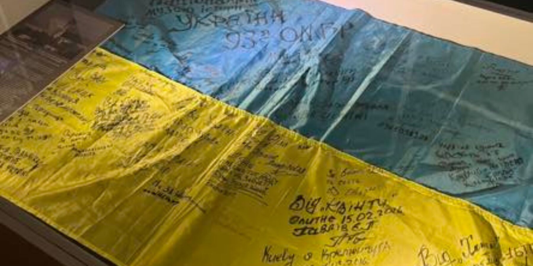 У Києві представили унікальну колекцію українських прапорів періоду ХХ–ХХІ століть