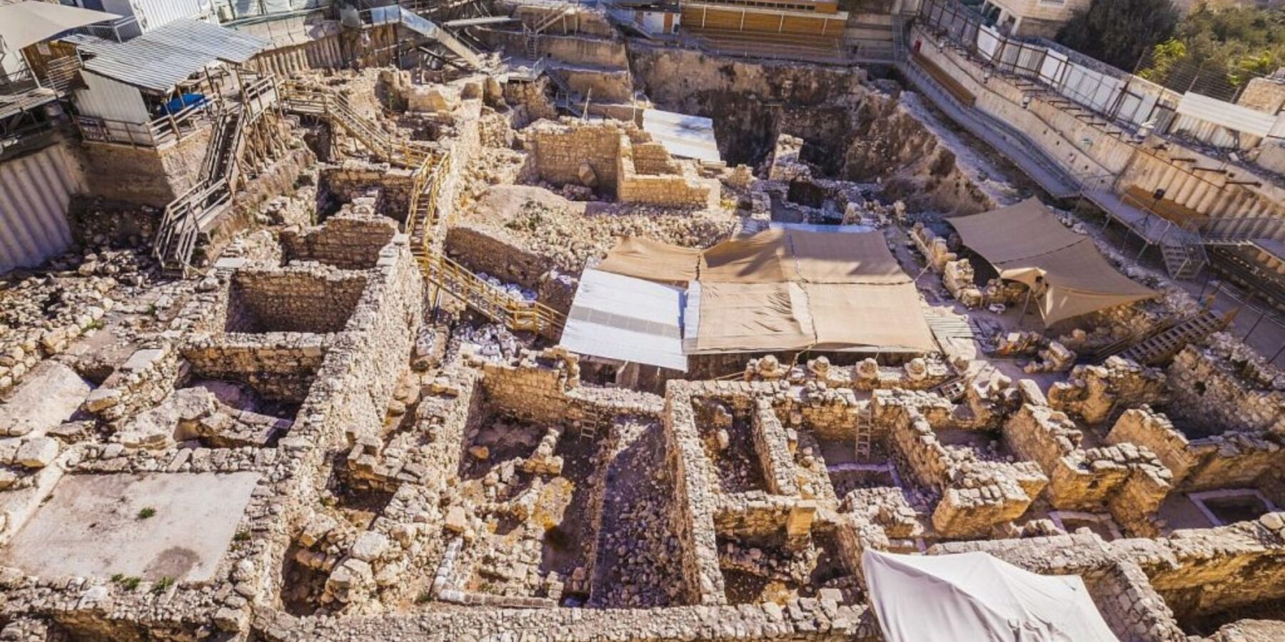 В Єрусалимі знайшли унікальні фрагменти керамічної черепиці елліністичного періоду