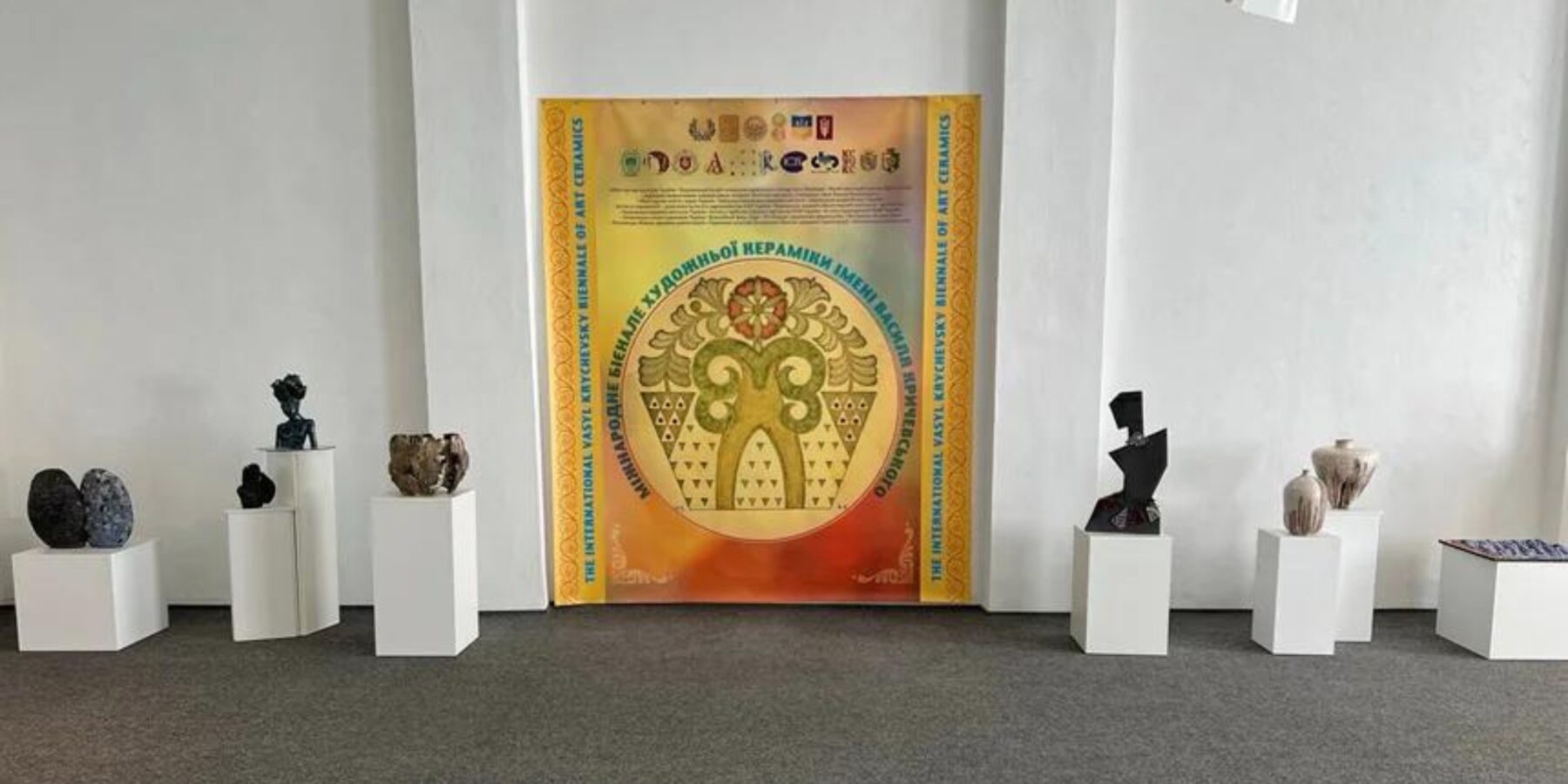 В Україні зібрали колекцію кераміки, гартовану подіями воєнного часу