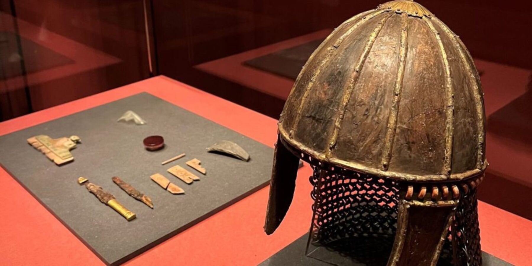 У Німеччині під найбільшим готичним собором знайшли стародавні скарби У Німеччині під найбільшим готичним собором знайшли стародавні скарби