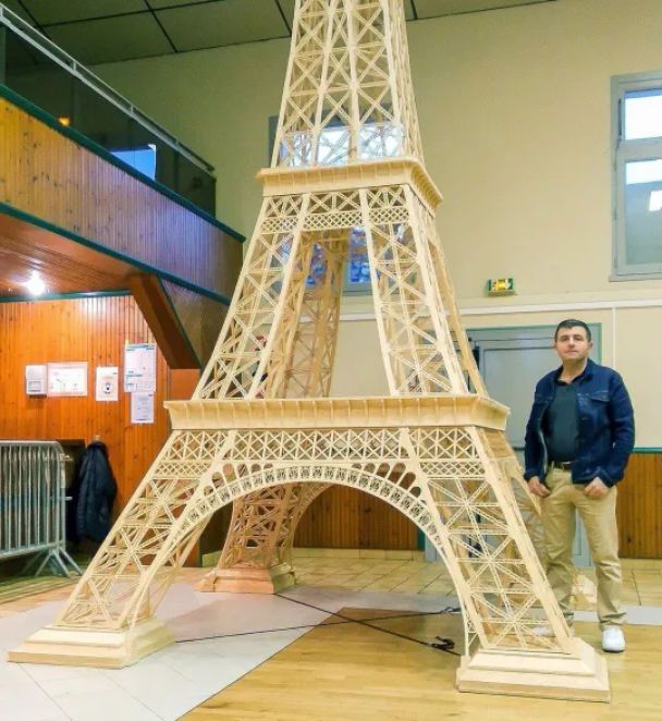 47-річний француз встановив рекорд, збудувавши найвищу Ейфелеву вежу із сірників