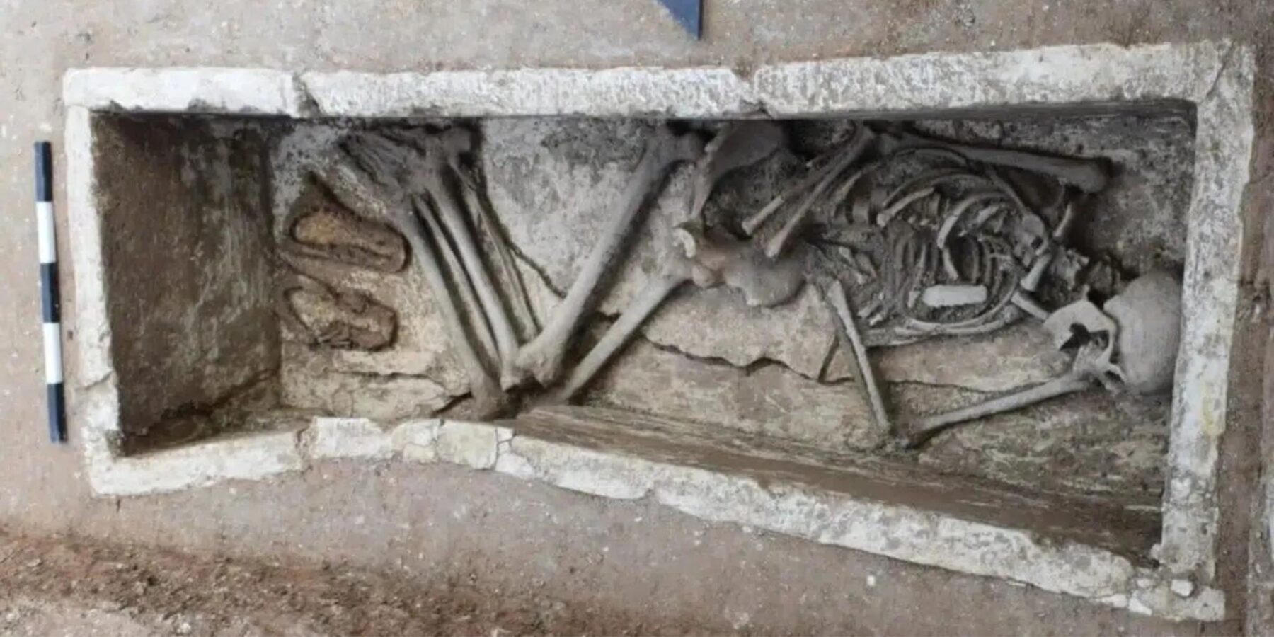 У Греції знайшли 2500-річну могилу чоловіка, похованого разом зі взуттям