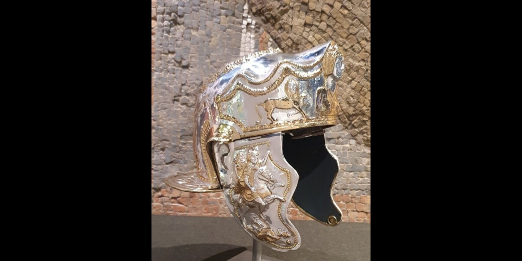 Вчені відтворили унікальний церемоніальний шолом римської кавалерії