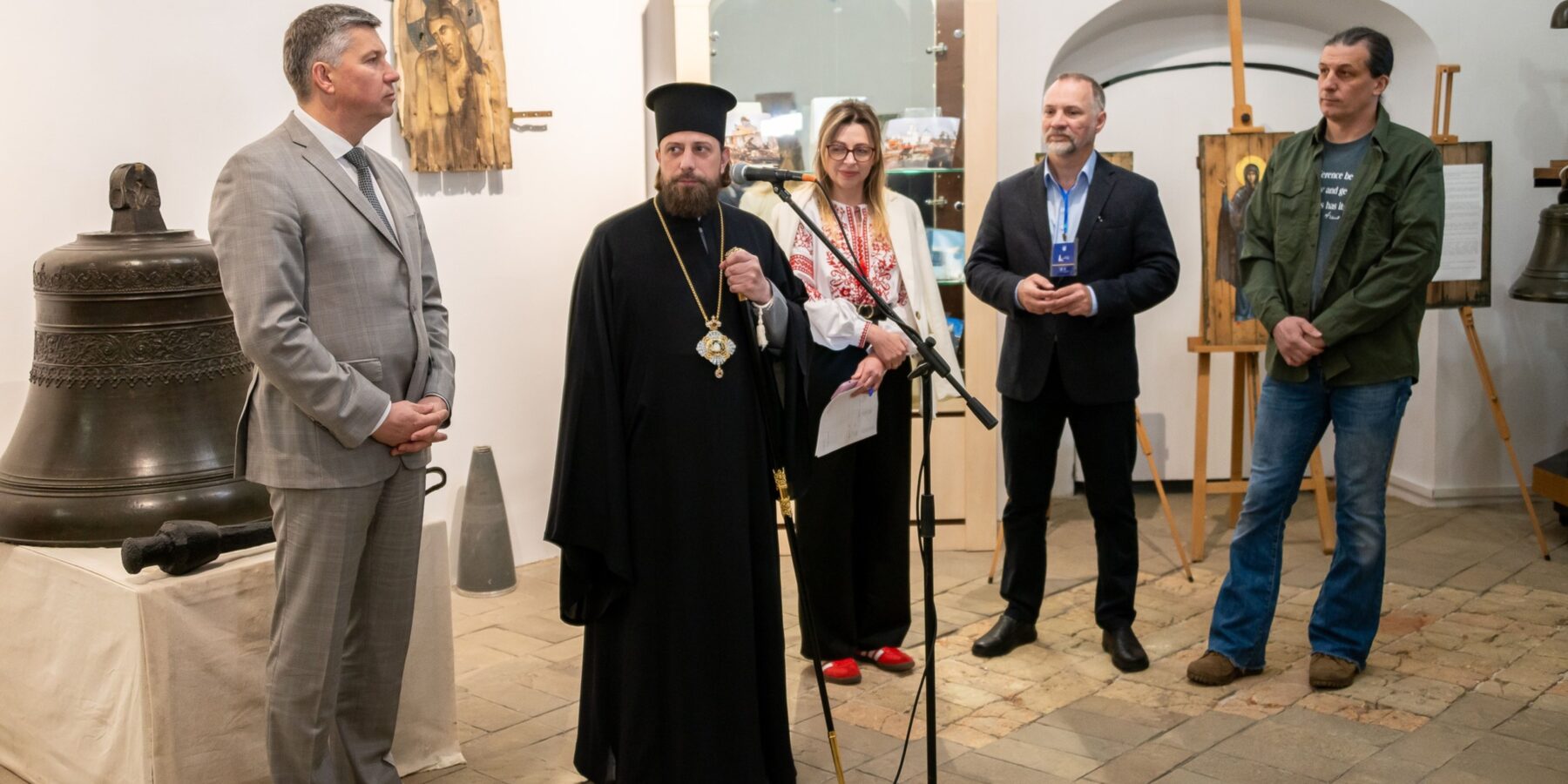 У Києві відкрилася виставка ікон на ящиках з-під набоїв