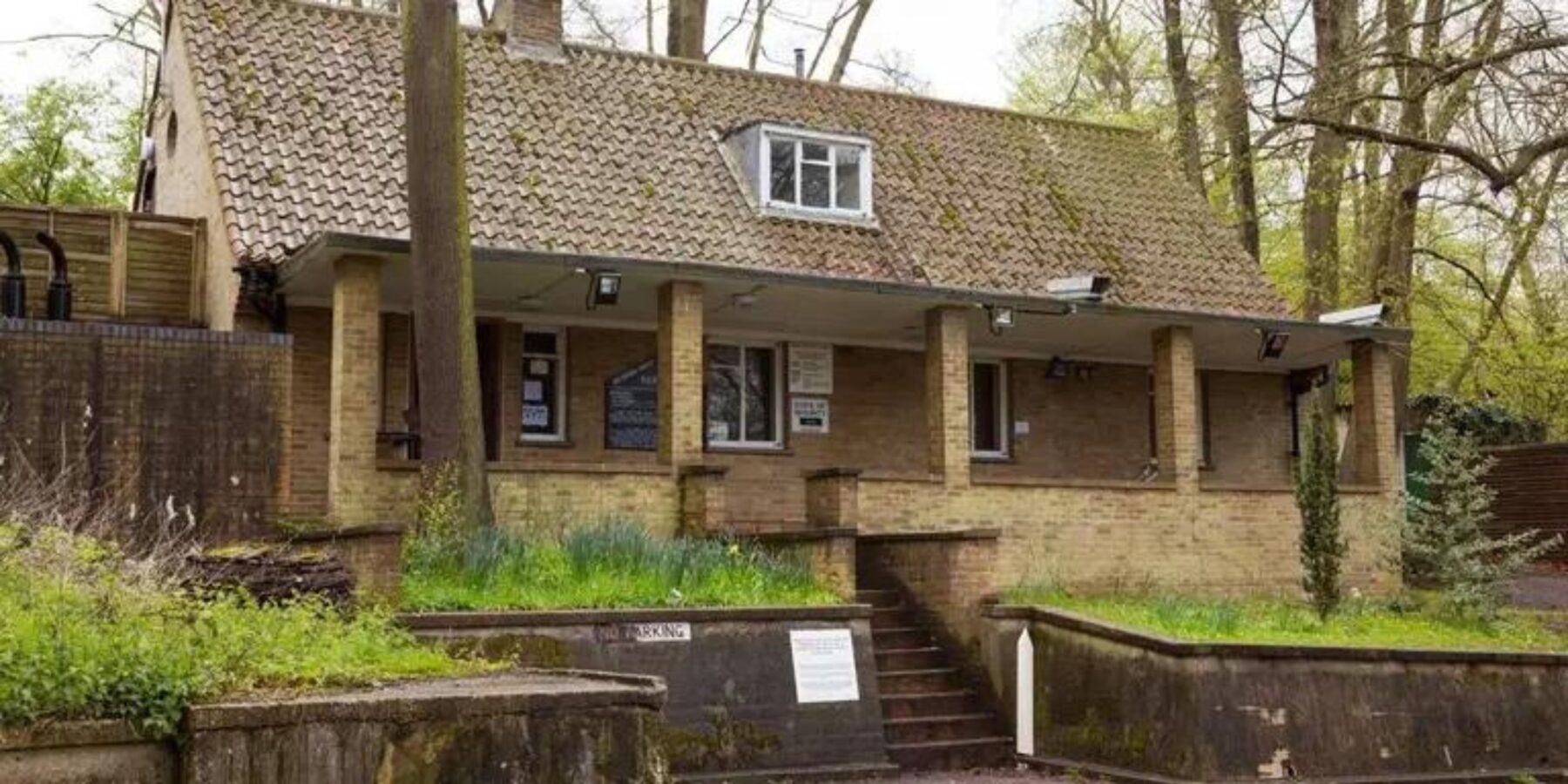 У Великобританії знайшли незвичайний будинок ХХ століття із секретним тунелем та бункером