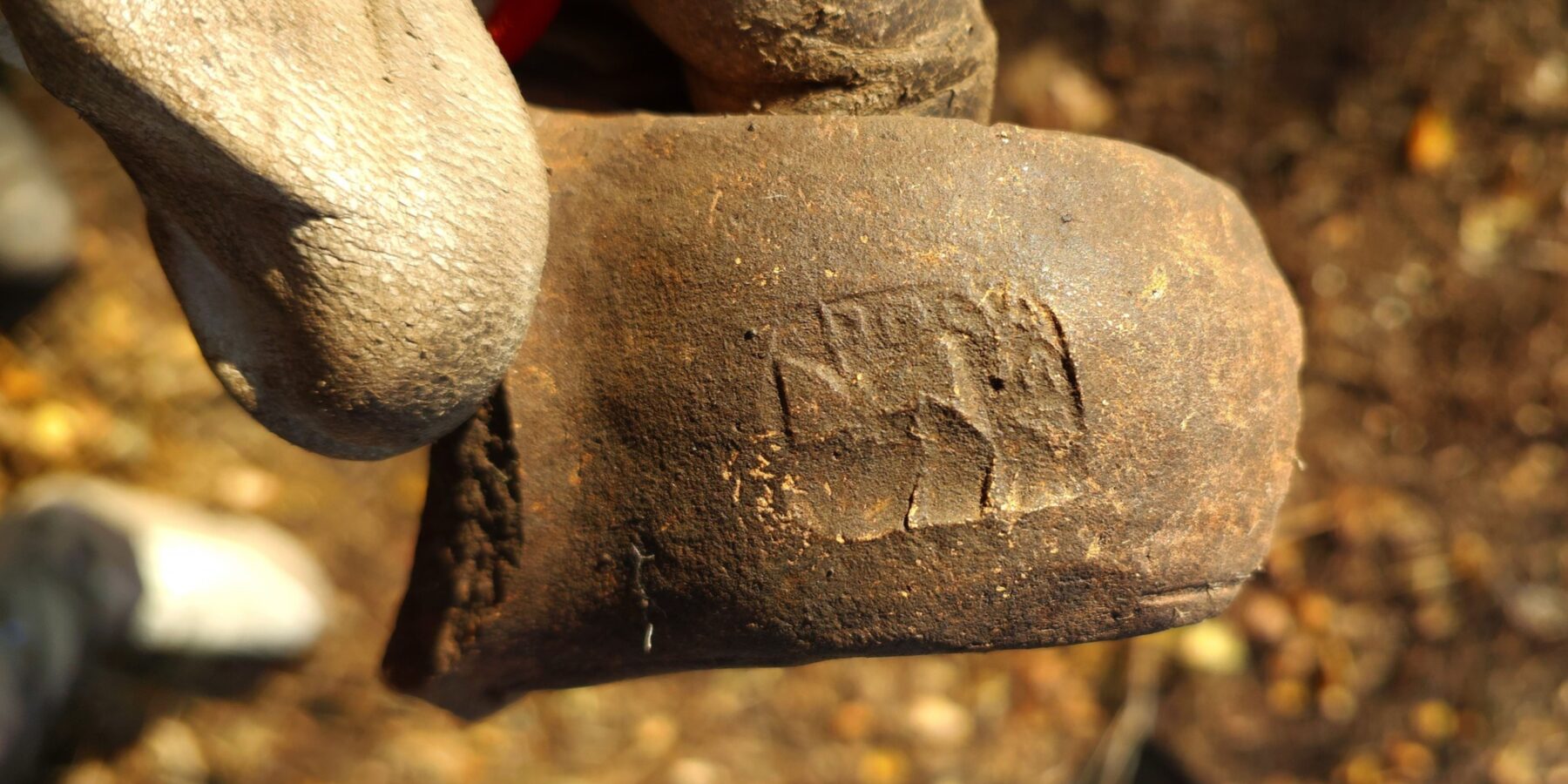 На Полтавщині знайшли 2400-річну ручку амфори із клеймом майстра