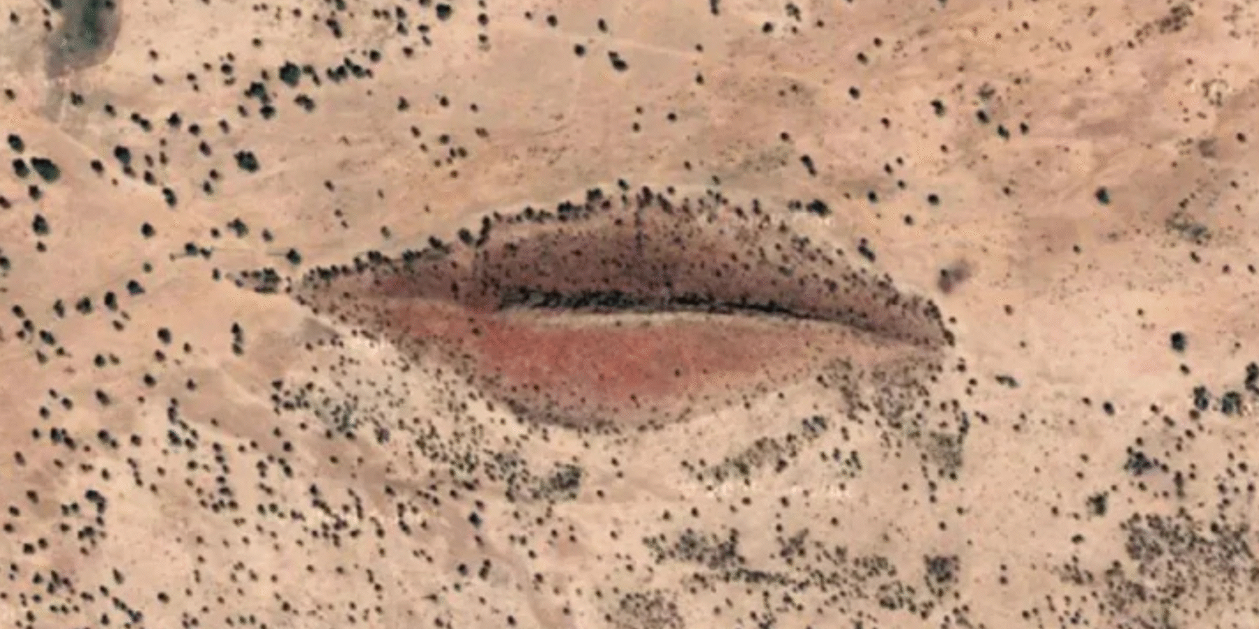 У Судані виявили гігантську структуру у вигляді людських губ