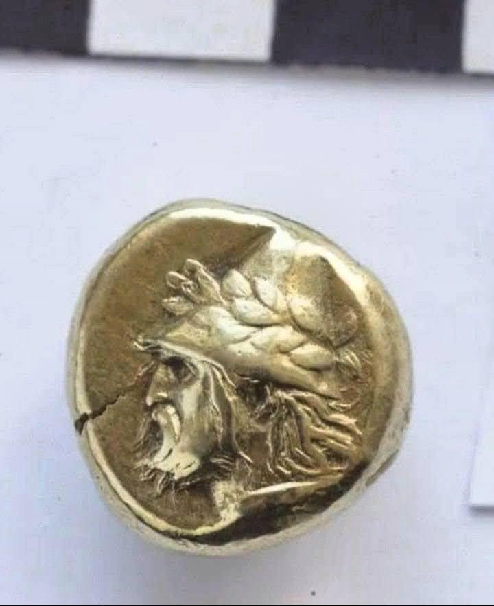 Вчені показали давньогрецьку посудину для вина з монетами, знайдену на Одещині