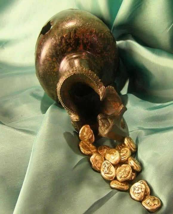 Вчені показали давньогрецьку посудину для вина з монетами, знайдену на Одещині