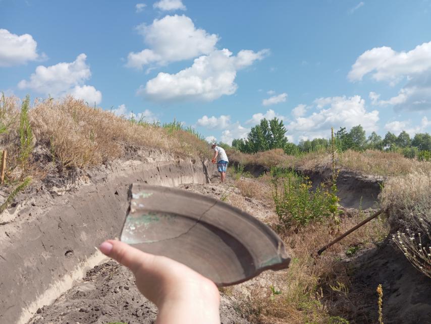 На Чернігівщині знайшли фрагменти рідкісних полив’яних кахлів з палацу гетьмана Мазепи