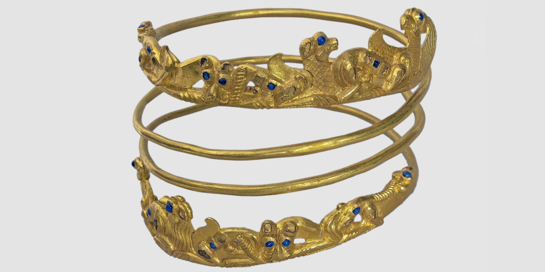 Українські науковці показали 2000-річну золоту шийну прикрасу, яка належала сарматам