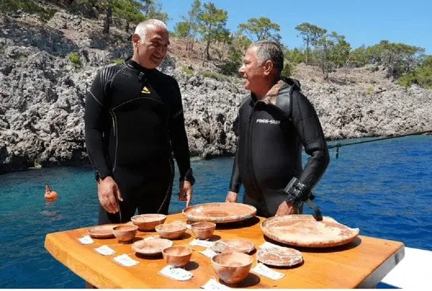 У Туреччині знайшли 2000-річний грецько-римський корабель зі скарбом