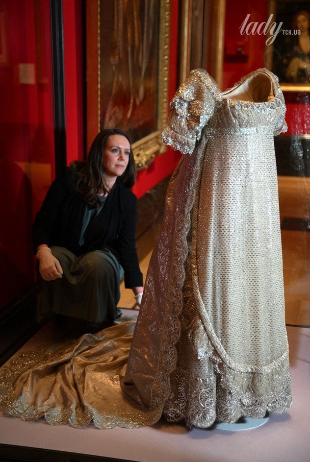 Вчені показали весільну сукню доньки короля Георга IV