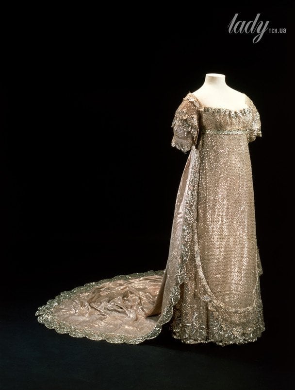 Вчені показали весільну сукню доньки короля Георга IV