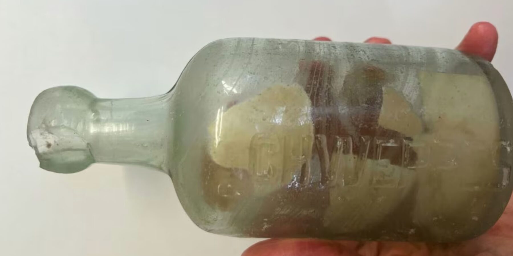 В Австралії знайшли пляшку з листами солдатів Першої світової війни В Австралії знайшли пляшку з листами солдатів Першої світової війни