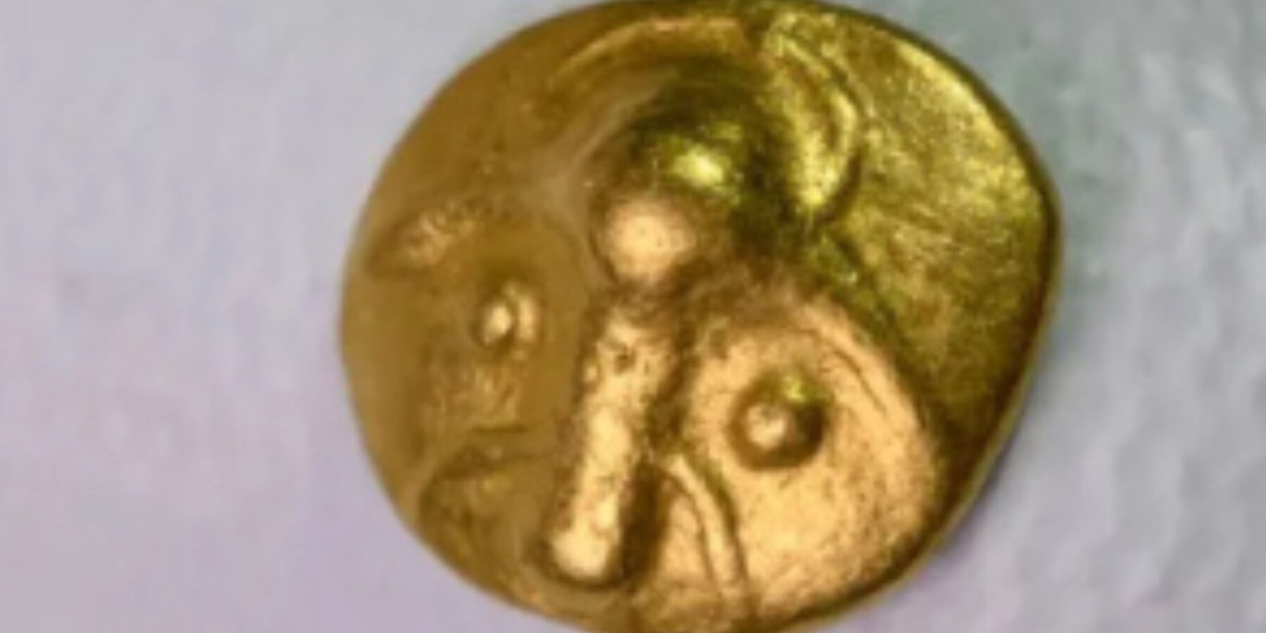 У Німеччині знайшли 2200-річну кельтську монету із “райдужних чаш”