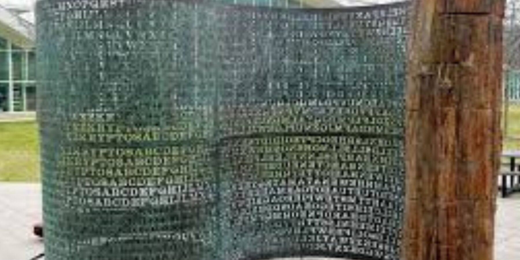 Вчені нарешті розшифрували текст зі скульптури, розташованої поблизу ЦРУ