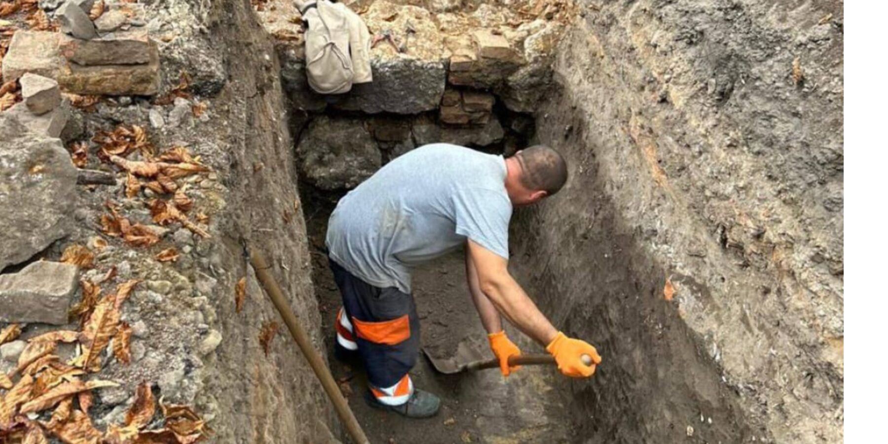 На Івано-Франківщині знайшли фундамент оборонного муру палацу Потоцьких