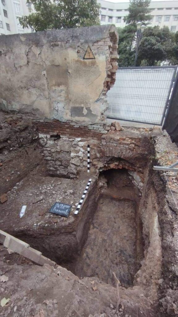 На Івано-Франківщині знайшли фундамент оборонного муру палацу Потоцьких