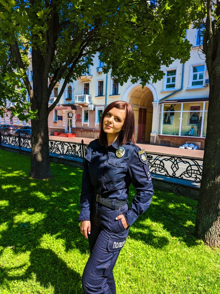 «Я не сумую за обстрілами. Я сумую за єднанням»: інтерв'ю з письменницею та волонтеркою Ольгою Науменко