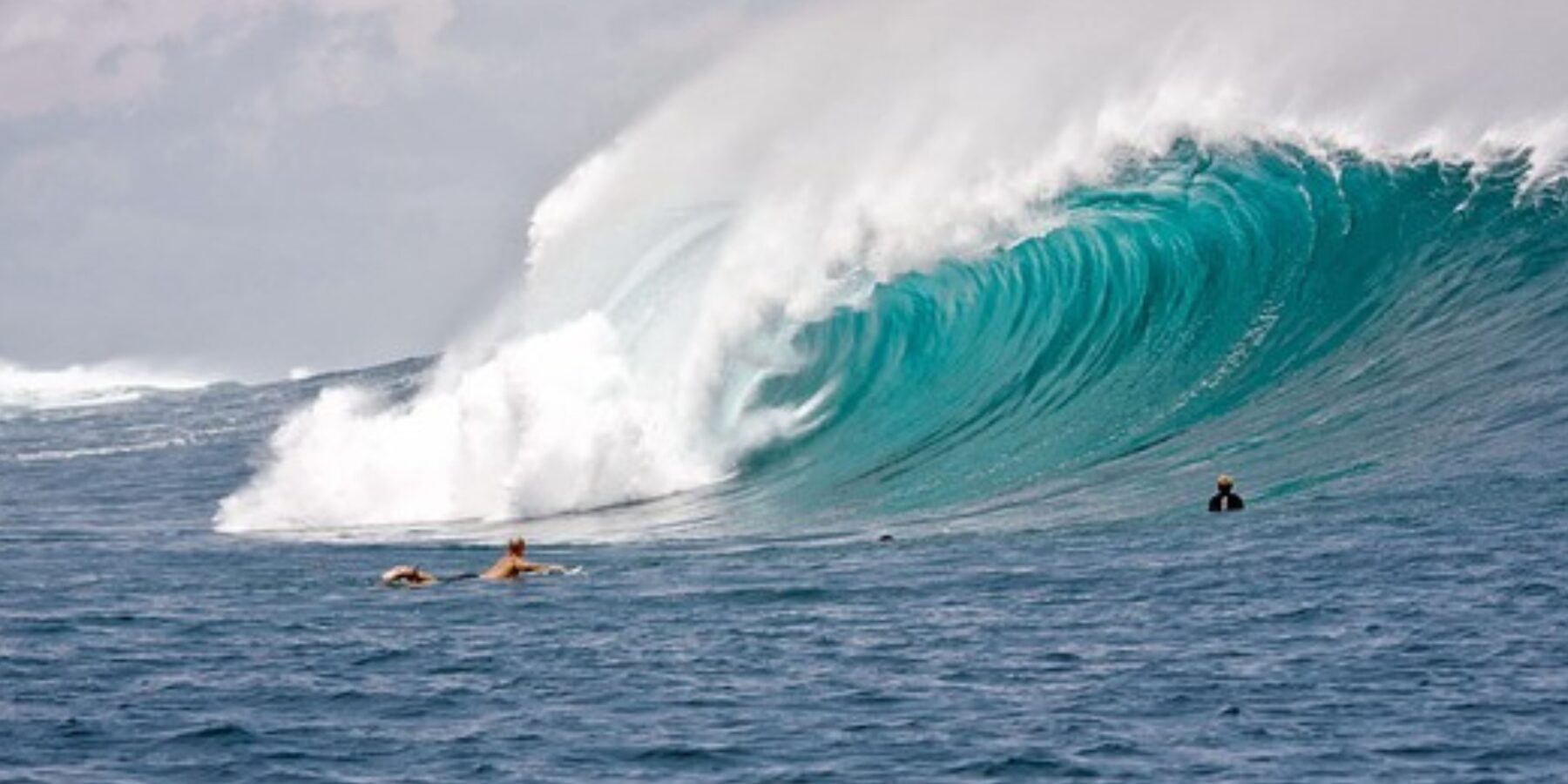 Вчені розкрили таємницю появи велетенських хвиль