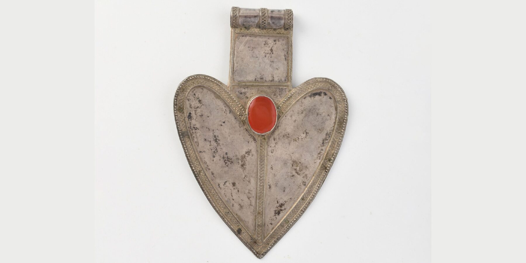 Українські науковці показали весільну прикрасу племені теке