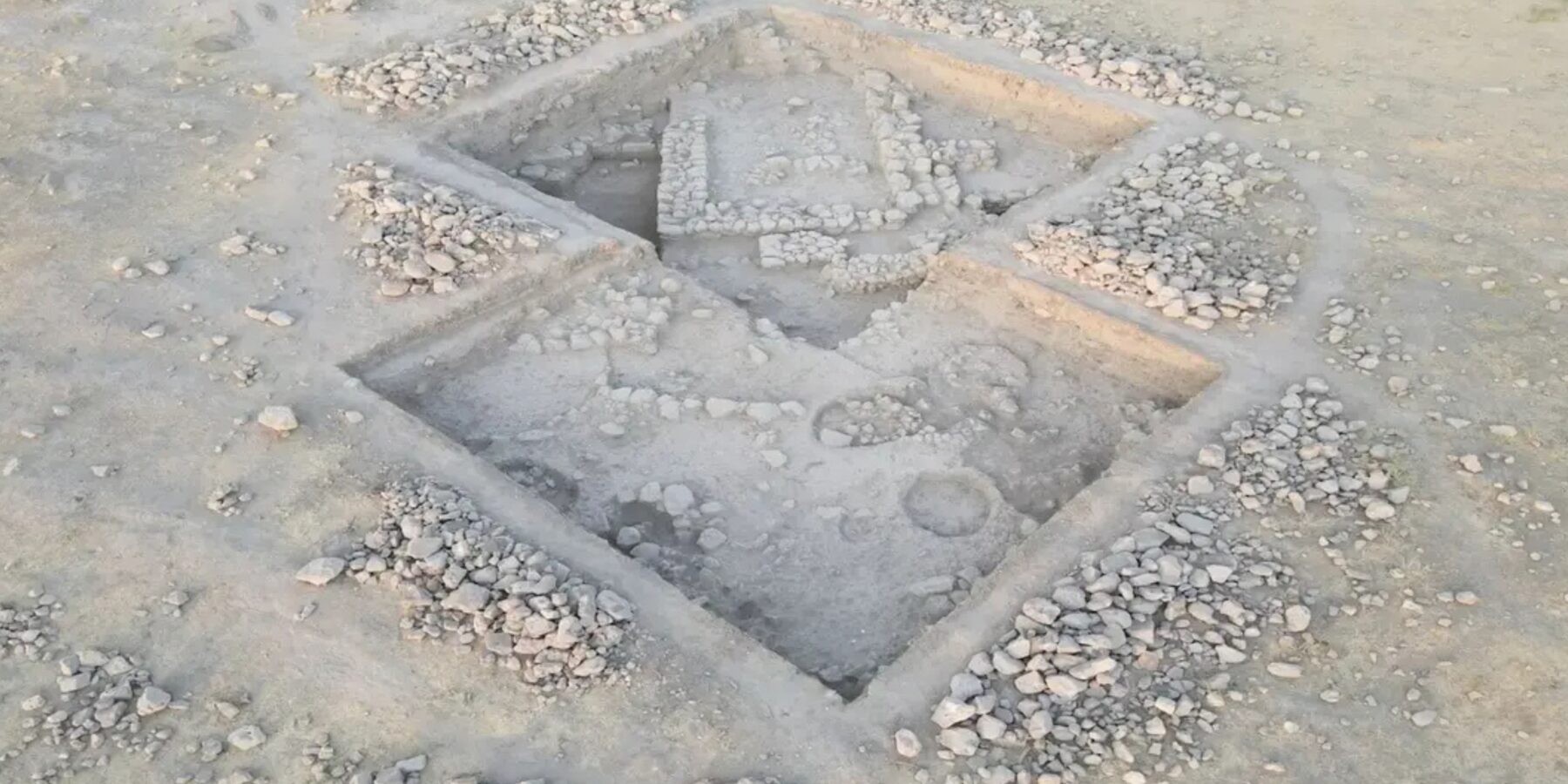 В Іраку знайшли 5000-річну споруду з золотим кулоном