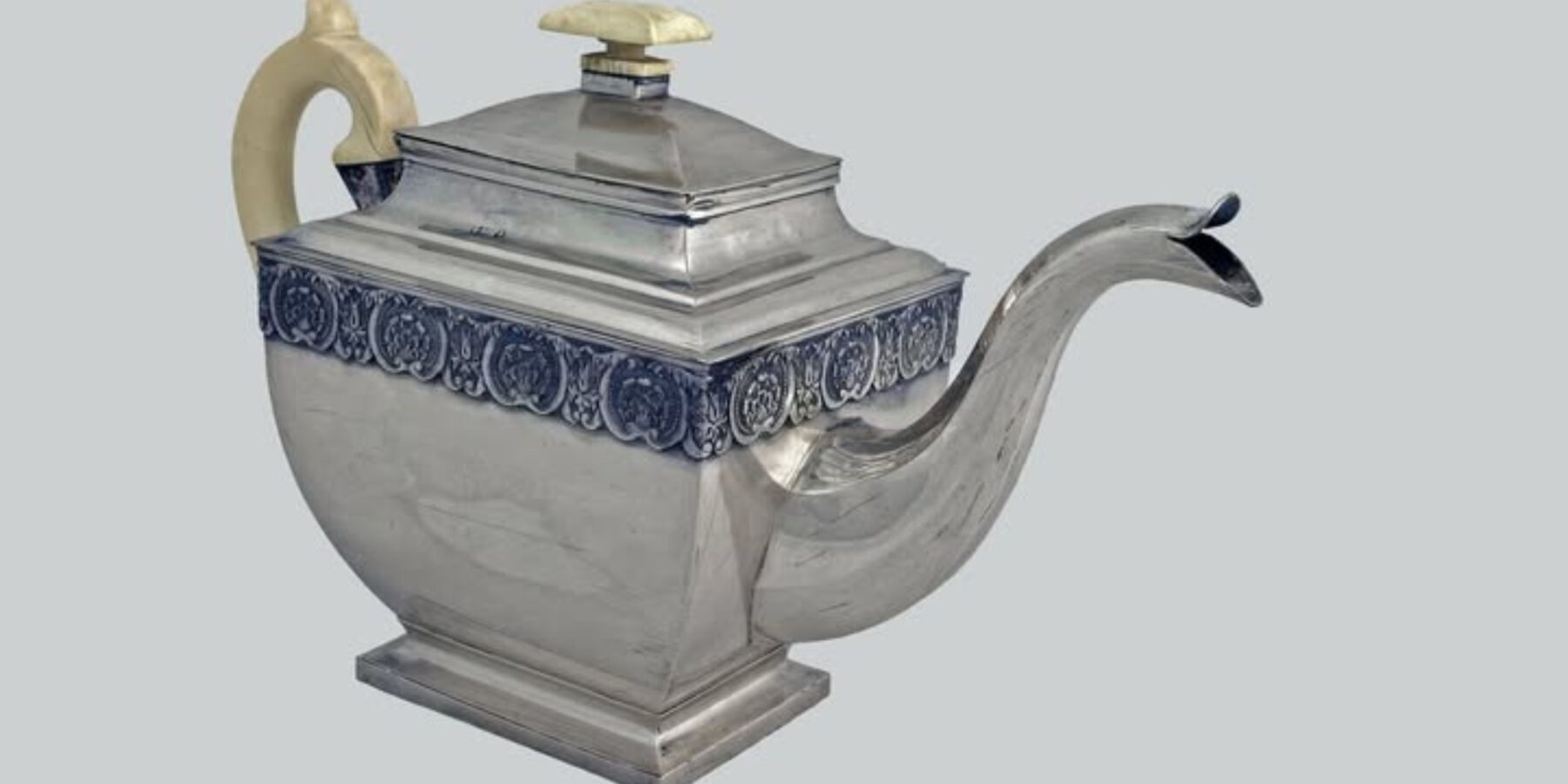 Українські науковці розкрили таємниці чаювання у давнину