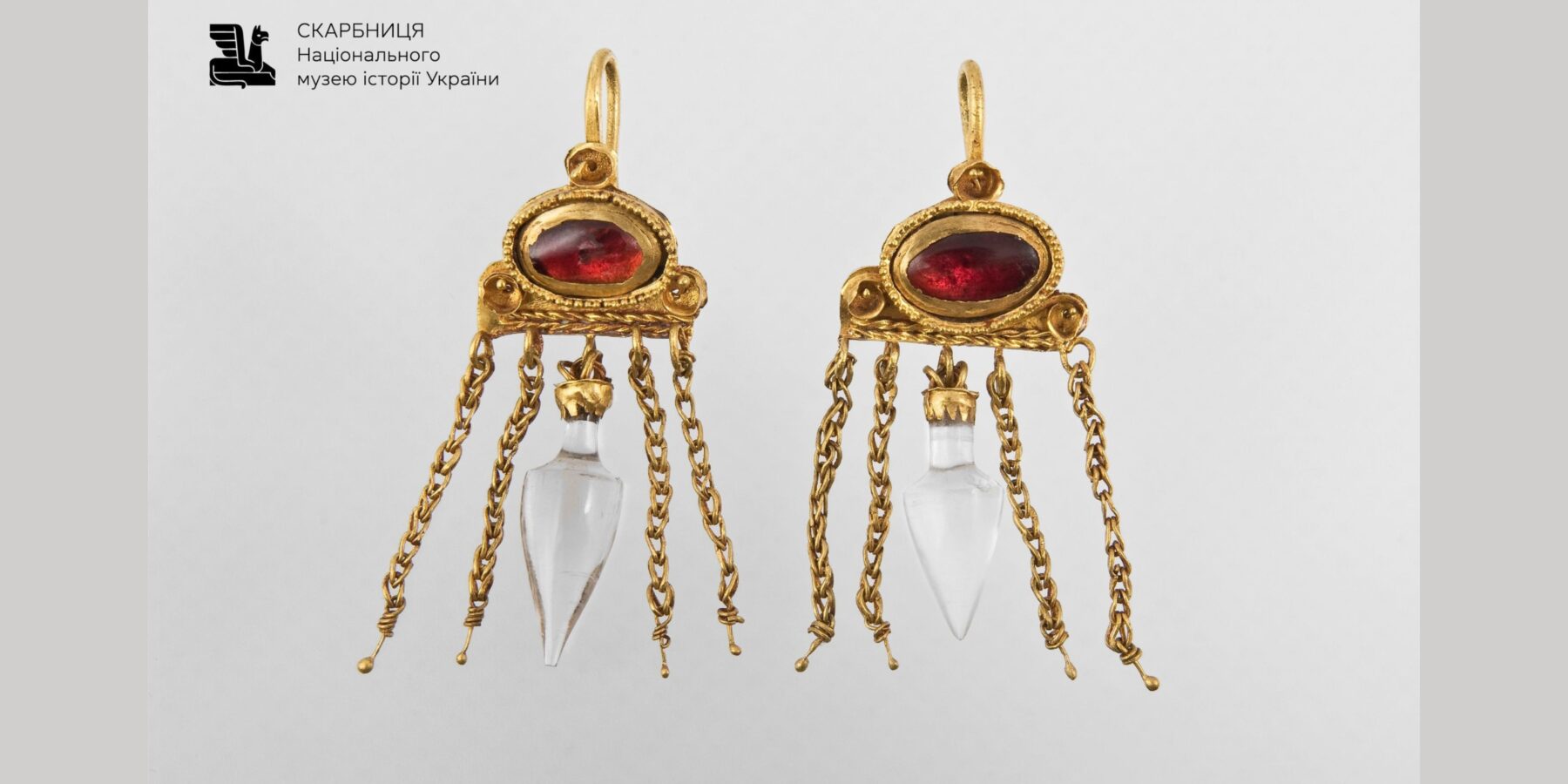 Українські науковці показали 1900-річні сережки сарматської жриці, знайдені на Миколаївщині