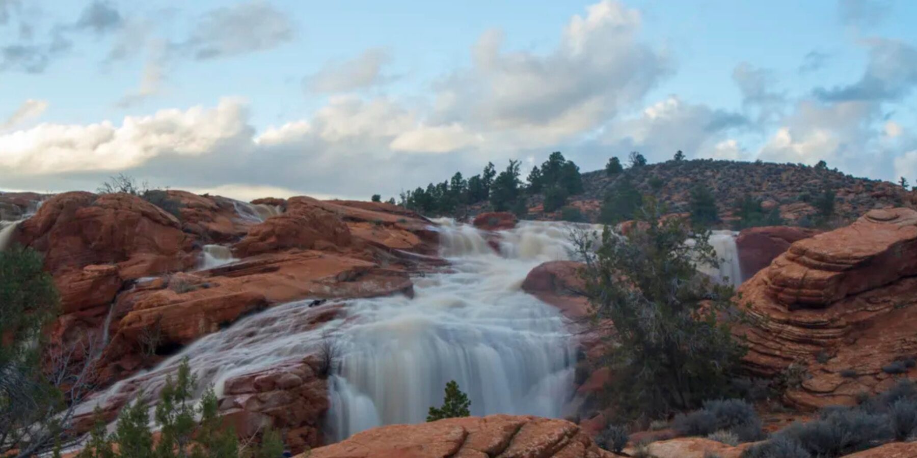 Рідкісне диво природи: у Юті знову ожили водоспади
