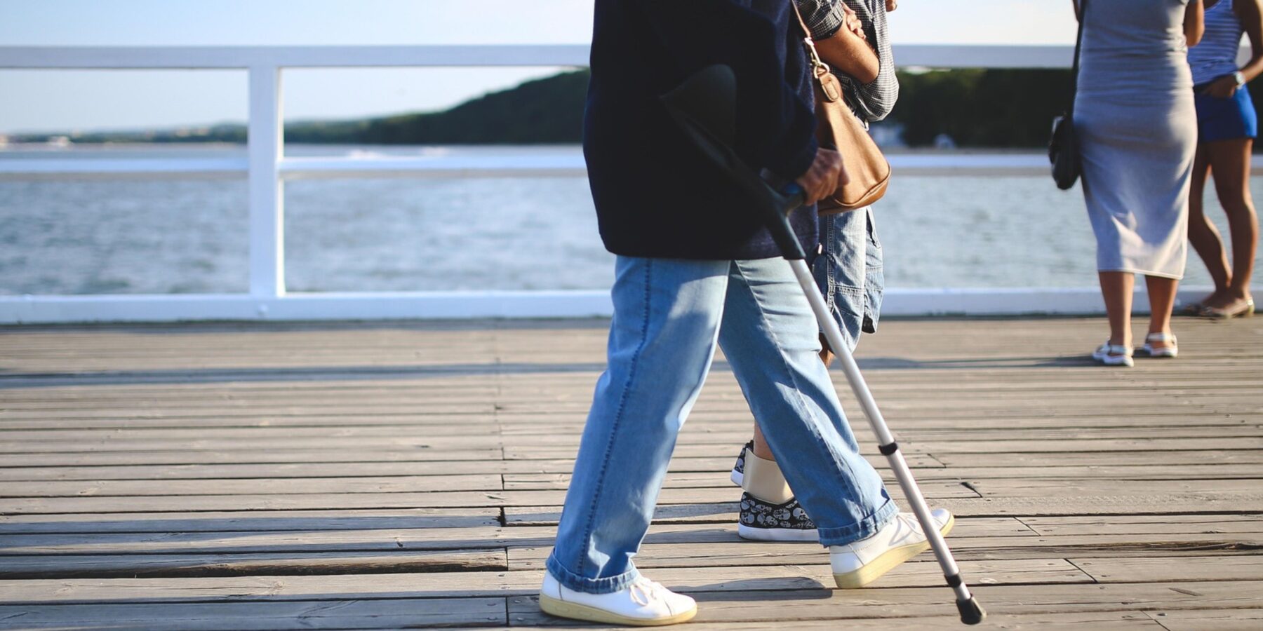 Нові рекомендації NICE: як зменшити ризик падінь серед літніх людей