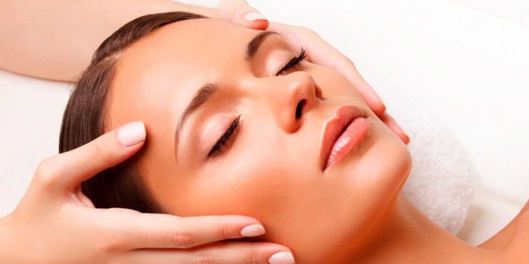 Вакуумно-роликовий масаж обличчя: новий тренд у світі краси