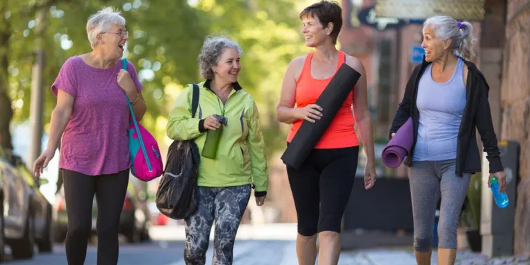 Медики радять: соціальні контакти допомагають людям із захворюванням очей уникнути депресії